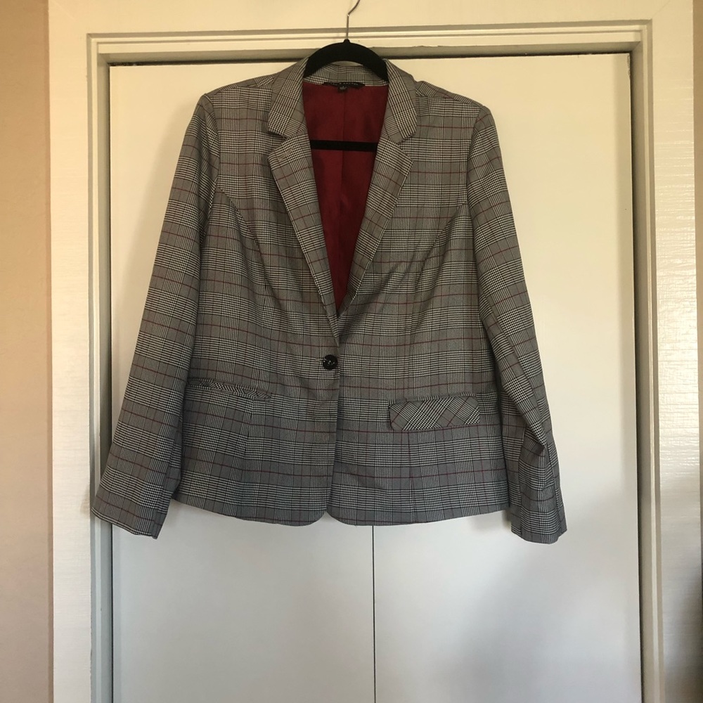 Zac and Rachael plaid blazer jacket. L